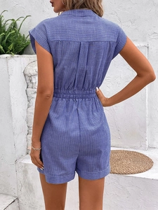 Vue détaillée latérale de ce combishort à rayures bleu marine avec taille élastique