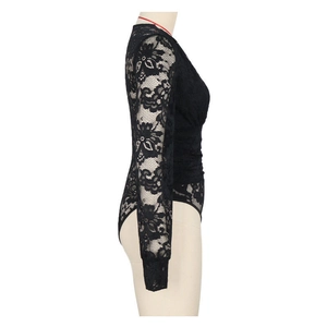 Vue détaillée du body noir en dentelle florale avec manches longues transparentes
