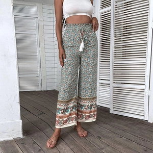 Pantalon bohème large à imprimé paisley avec taille haute et cordons à glands