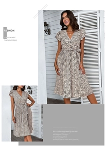 Detail of leopard print summer dress with V-neck, ruffle sleeves and pleated hemline