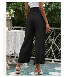Vue arrière du pantalon noir taille haute à jambes larges avec détail de ceinture assortie