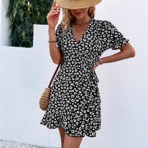 Women's summer floral V-neck dress with ruffle sleeves and slim fit in elegant style