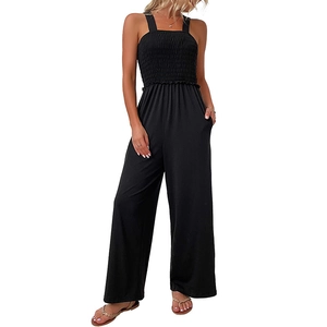 Schwarzer Jumpsuit mit weitem Bein für Damen mit gesmoktem Oberteil und Rüschendetails