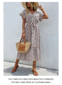 Detail of V-neck summer dress with leopard print, ruffled sleeves and waist drawstring