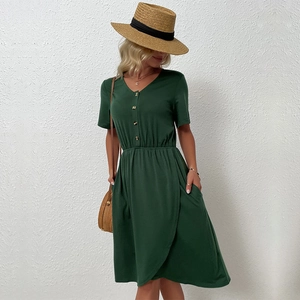 Elegant dark green short sleeve dress with V-neck and pockets for summer wear