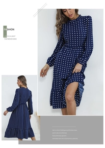 Vues détaillées de la robe midi bleue à pois avec manches bouffantes et jupe à volants