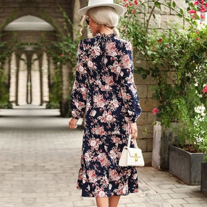 Abito lungo floreale con scollo a V e maniche lunghe in stile romantico da vacanza