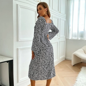 Floral print midi dress with square neck and long sleeves in elegant black and white