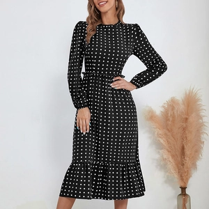Robe midi élégante à pois avec manches longues, col à volants et taille élastique femme