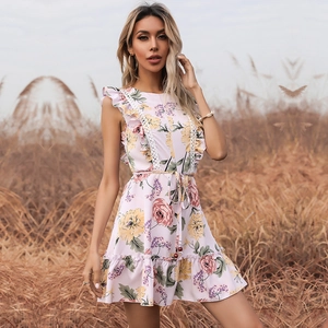 Robe à fleurs sans manches avec bordure en dentelle et ourlet à volants en plein champ
