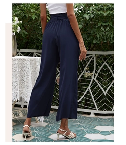 Vue arrière du pantalon bleu marine à taille haute et jambe large avec ceinture