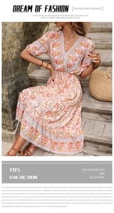 Dettaglio abito midi boho rosa floreale con scollo a V, maniche a pieghe e gonna a balze