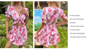 Détail d'une robe d'été fleurie rose avec col en V, découpes à la taille et volants