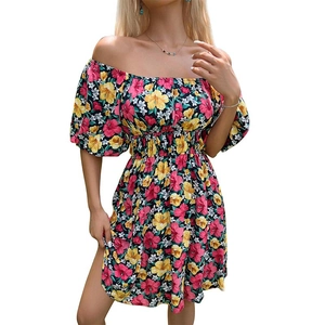 Robe d'été fleurie à épaules dénudées avec manches bouffantes et taille haute froncée