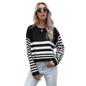 Pull en maille rayé noir et blanc pour femmes avec col rond et design décontracté chic