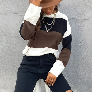 Pull en tricot pour femme avec rayures colorées en noir, blanc et marron automnal