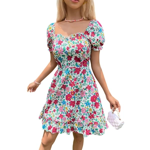 Robe d'été fleurie en coupe A avec manches bouffantes et taille nouée style champêtre français