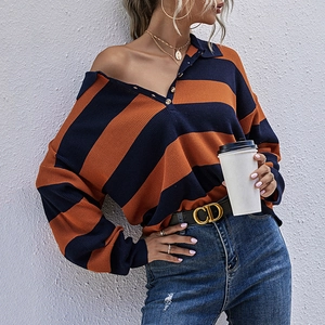 Pull en maille rayé orange et bleu marine pour femme avec col polo en V déboutonné