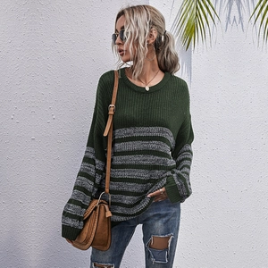 Maglione in maglia a righe verde scuro da donna con girocollo e vestibilità ampia
