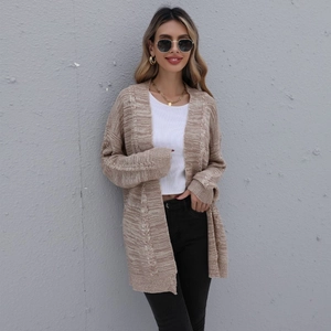 Damen Strickjacke mit Zopfmuster in Beige und Hellbraun, lang geschnitten ohne Knöpfe