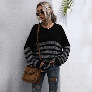 Maglione in maglia a righe da donna vestibilità comoda nero e bianco per l'autunno