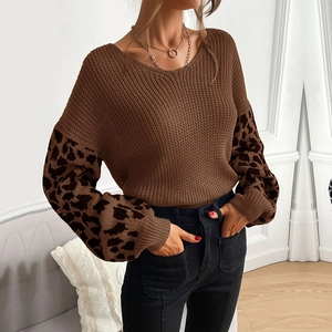 Loose V-neck knit sweater for women with stylish leopard print patchwork sleeves