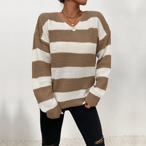 Pull à rayures col en V pour femmes en marron et blanc avec coupe décontractée chic