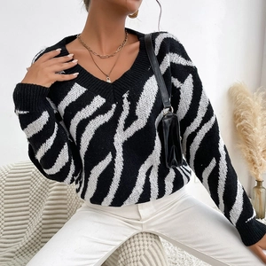 Women's zebra print V-neck knit sweater with ribbed cuffs for autumn winter fashion