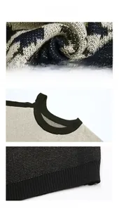 Vista dettagliata della trama in maglia jacquard leopardata e dell'orlo a coste sul maglione