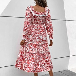 Robe femme imprimé cachemire à encolure carrée, motif floral rouge et dentelle blanche