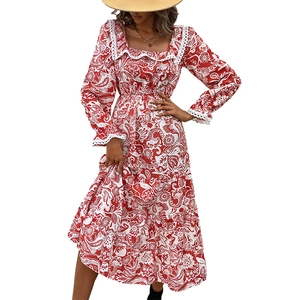 Robe longue fleurie pour femme avec col carré, bordure en dentelle et jupon