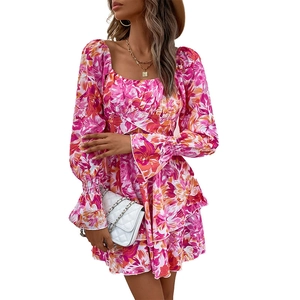 Robe moulante à fleurs pour femme avec col carré et jupe à volants étagés