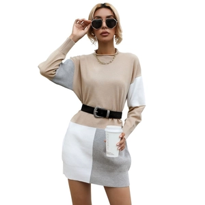 Robe en maille à col rond pour femme avec design color-block beige et gris élégant