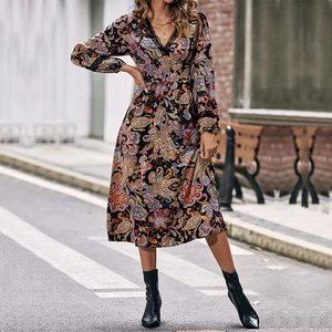 Elegante abito con stampa Paisley, scollo a V, pizzo nero e maniche lunghe da donna