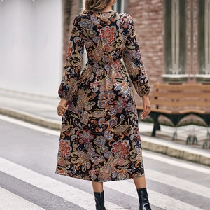 Robe longue bohème à imprimé cachemire avec manches longues et dos nu en col V sexy