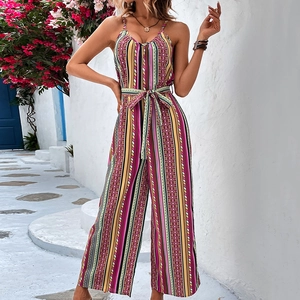 Tuta sexy da donna a righe con gamba larga e cintura in vita in perfetto stile estivo boho
