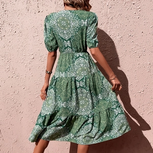 Abito midi bohémien a motivi paisley con maniche a sbuffo e gonna a balze, retro
