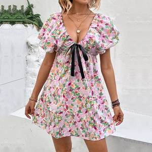 Robe courte d'été à fleurs pour femmes, col en V, manches bouffantes et nœud noir