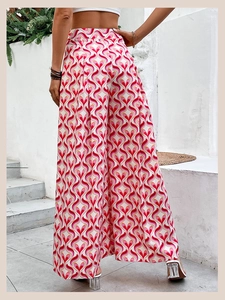 Détail du pantalon large à taille haute avec imprimé cœur géométrique rétro