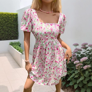 Robe Mini pour Femmes Été Floral Col Carré Manches Bouffantes Rose Dos Smocké Ligne A Fête Vacances Robe Courte