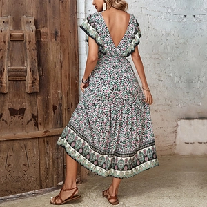 Robe midi bohème à fleurs avec col en V, dos nu et volants pour la saison d'été