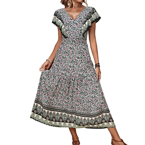 Robe maxi fleurie à col en V pour femmes avec manches volantées et motif bohème
