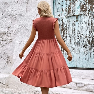 Robe midi sans manches à volants pour femmes en rouge brique avec dos froncé élastique