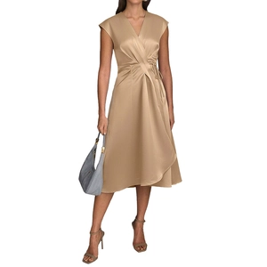 Élégante robe midi cache-cœur en satin champagne sans manches avec col en V et taille nouée