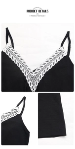 Détails de la combinaison noire avec bordure en dentelle blanche et fines bretelles