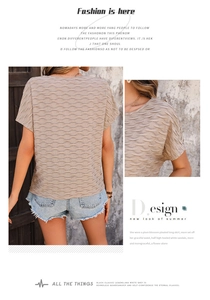 Détail du t-shirt kaki texturé montrant le tissu gaufré 3D et les épaules tombantes