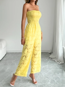Détail de la combinaison bandeau jaune avec jacquard floral et corsage bustier froncé