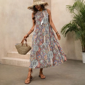 Robe longue bohème sans manches à imprimé paisley avec pompons et jupon étagé