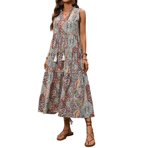 Robe longue élégante sans manches à imprimé cachemire avec pompons et jupe à volants