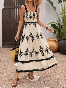 Detailansicht der Boho-Blumenstickerei und des elastischen Oberteils am Sommerkleid
